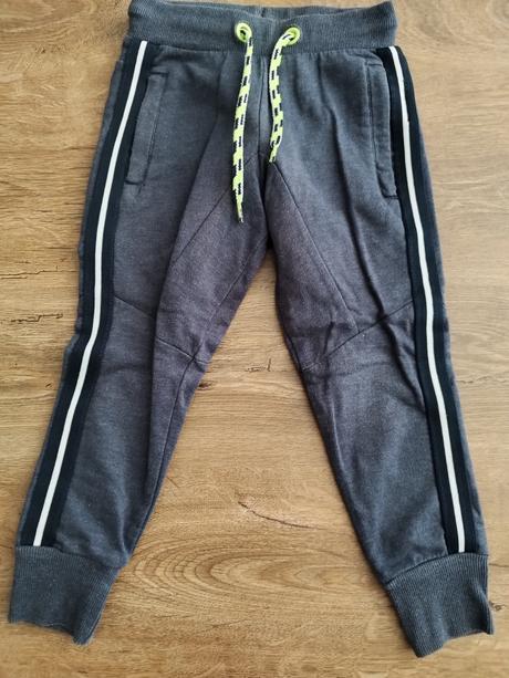 Tepláky zn. djdutch jeans v. 98, 98