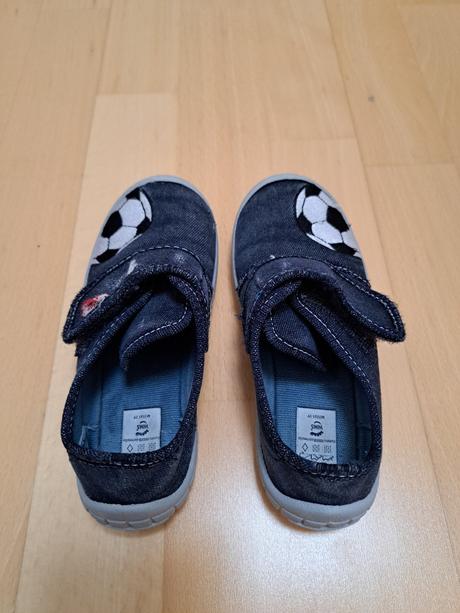 Kvalitné papučky, futbal, vd. max 17,5 cm, superfit,28