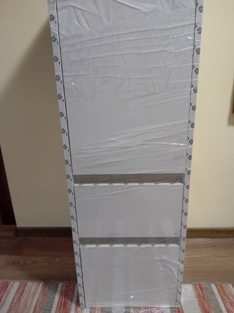 Závesná skrinka do kúpeľne nova,