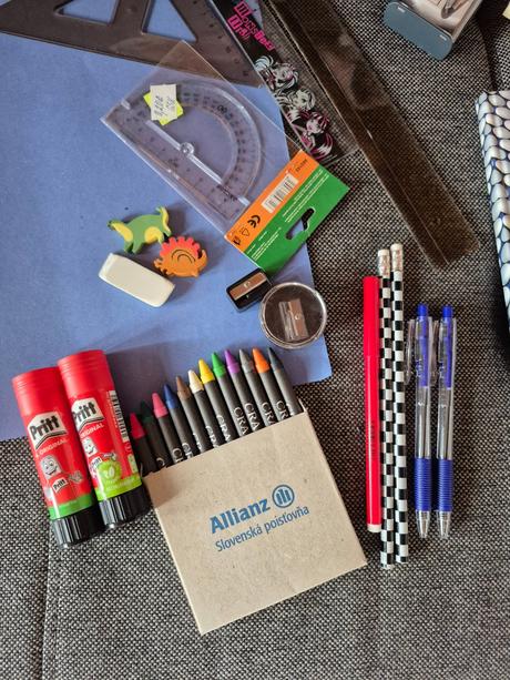 26 ks sada kancelárskych potrieb pre školáka/školá,