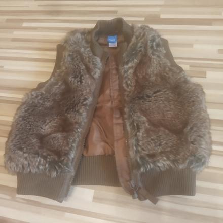 Predám dievčensku kozusinovu vesticku, adams,110