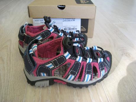 Krásne športové sandálky takmer nové, mckinley,23