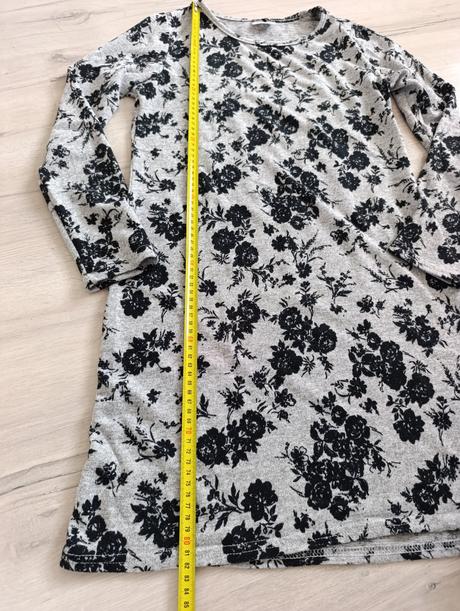 Svetrikové kvietkované šaty, s