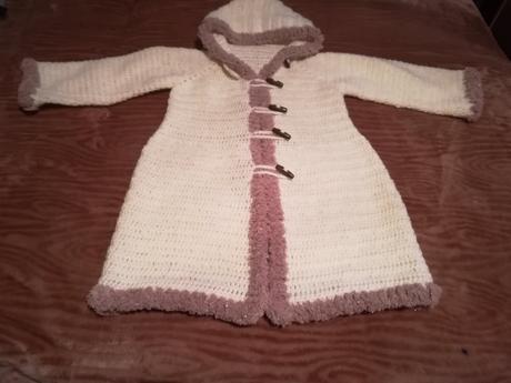 Háčkovaný kabátikov 06,