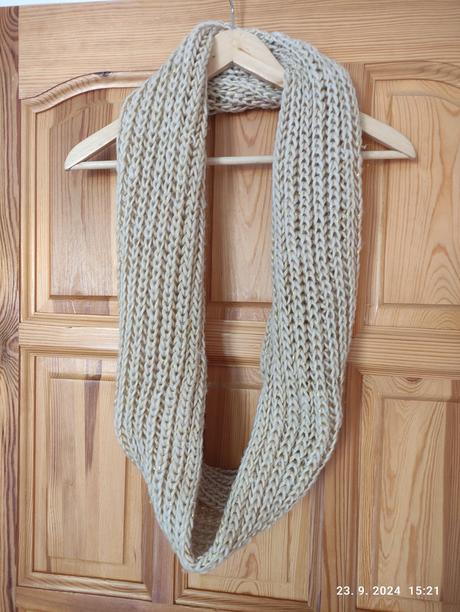 Béžovo-zlatý tubový šál,