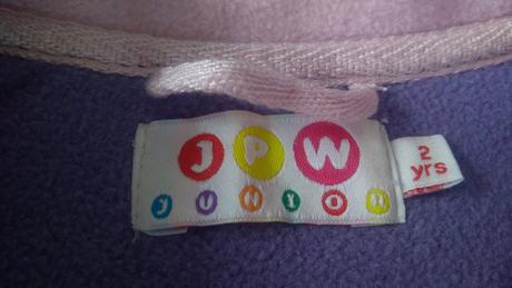 Levandulova mikinka, 98