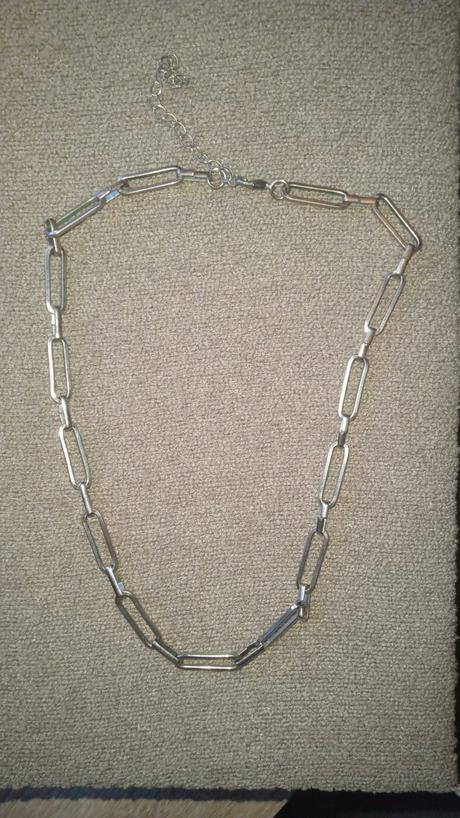 Strieborný náhrdelník, sinsay