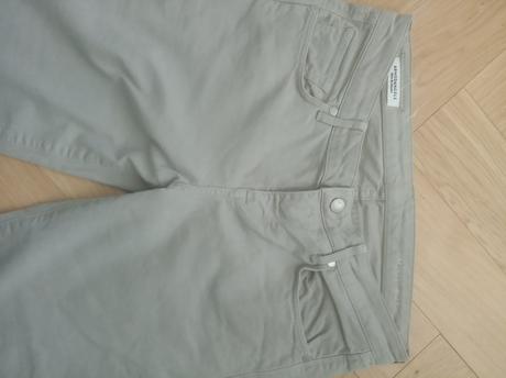 Značkové jeansy, 28