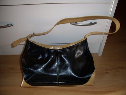 Čiernokrémová kabelka,