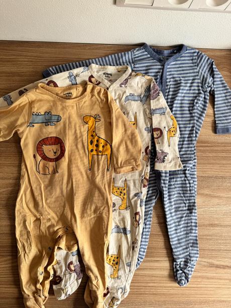 Jednodielne pyžamká, sinsay,80