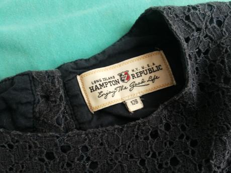 Tmavomodre čipkovane saty, 128