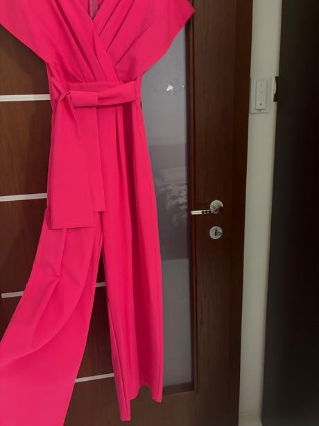 Predám spoločenský overal, 38