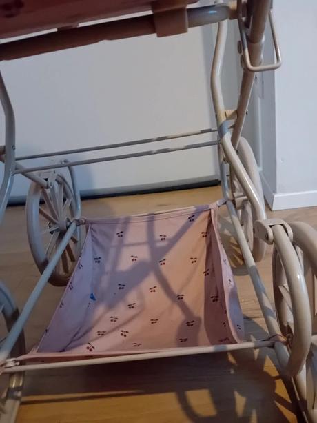 Kočík pre bábiky konges sjold, 