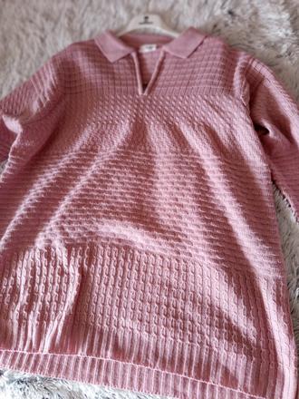 Ružový pulover, 48