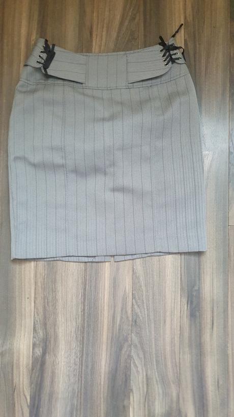 Šedá sukna, 36