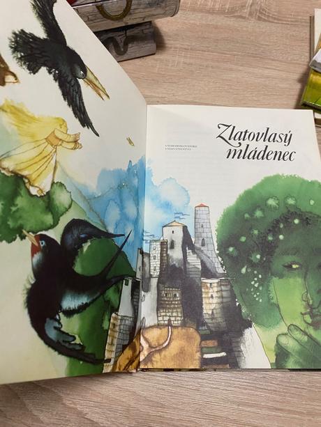 Krásna stará retro kniha zlatovlasý mládenec,