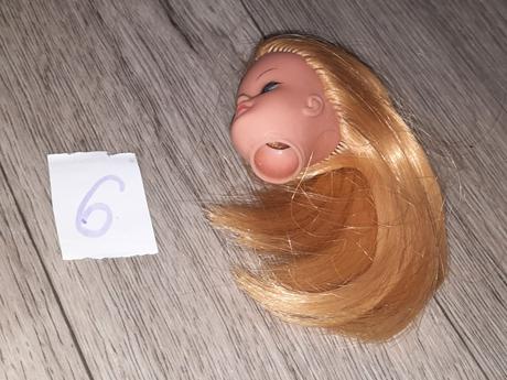 Hlavy barbie bez tela,