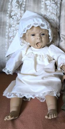 Zberateľská bábika šklebík berenguer, 