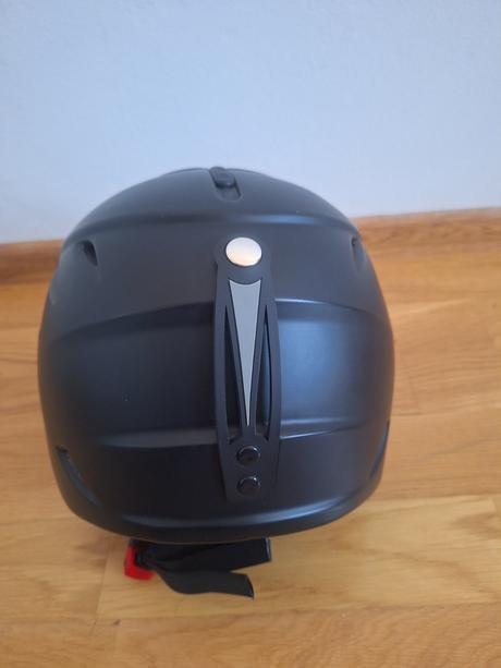 Lyžiarska prilba, l