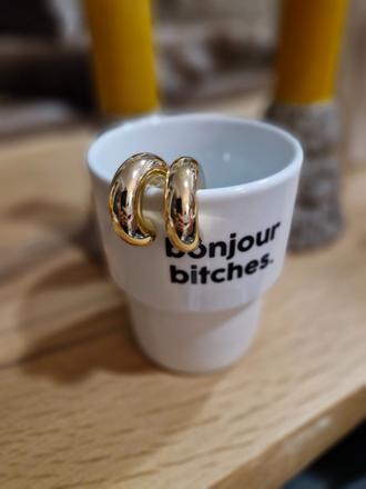 Výrazné dámske náušnice,