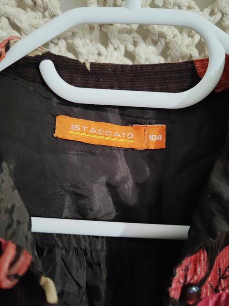 Menčestrové šatky, staccato,104