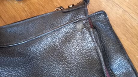 Čierna kabelka ľahká na donosenie,