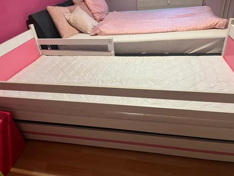 Darujem za odvoz krásnu dievčenskú posteľ, 