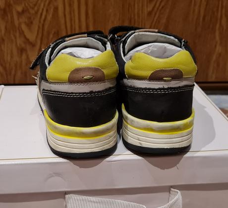 Kožené tenisky, 29