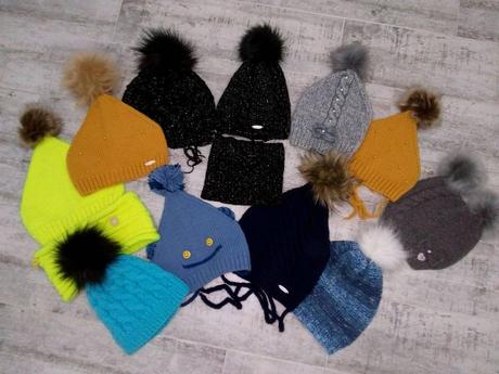 Pletená čiapka s kožušinkovým brmbolcom, 