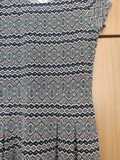 Vzorované farebné šaty, 36