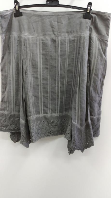 Sukňa s krajkou, 44