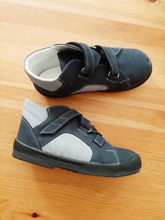 Prechodné alebo celoročné topánky, 33