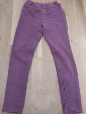 Fialové legíny, 128