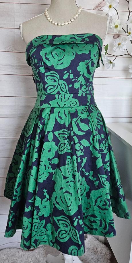 Krásne bohaté šaty atmosphere, m