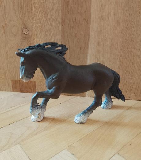 Schleich shire zrebec,