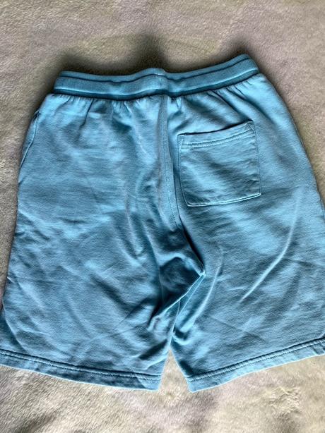 Kraťase tyrkysové, 140