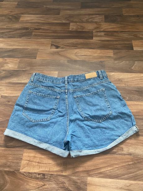 Kraťasy, clockhouse,42