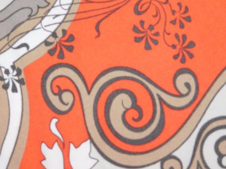 Velmi pekne šaty, 36