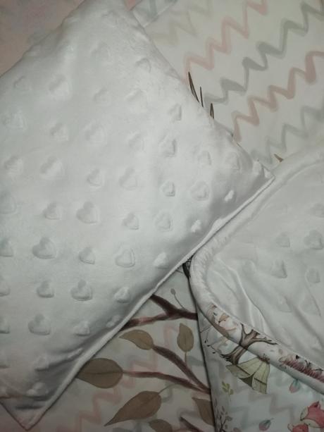 Zavinovačka, deka a vankúšik.,