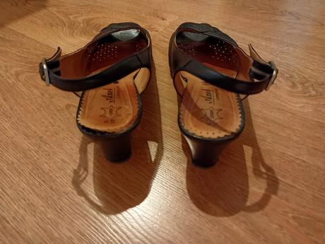 Sandálky kožené veľ. 40, 40