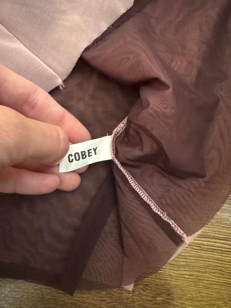 Zaujímavé sieťkované tričko cobey, xs