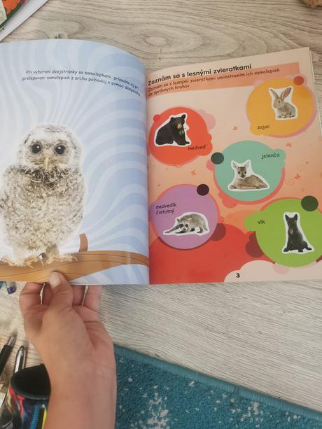 Kniha roztomilé mláďatká so samolepkami,