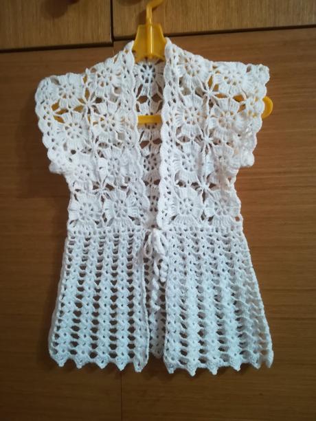 Detská háčkovaná vestička 11, <50