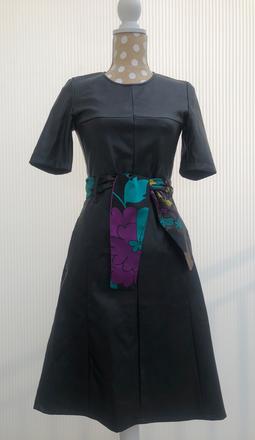 Kožené šaty s vreckami, 34