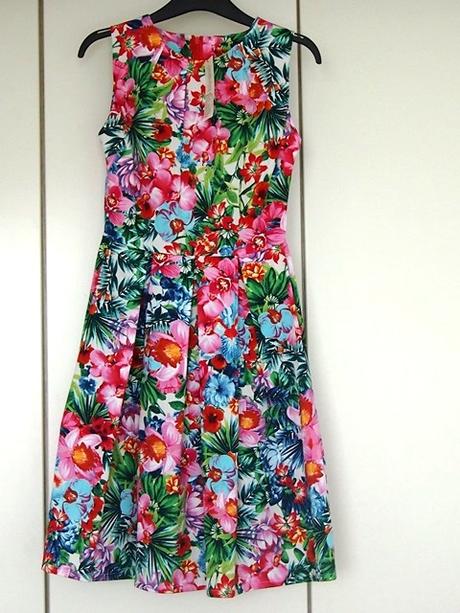 Nenosené šaty, cena aj dohodou, 36