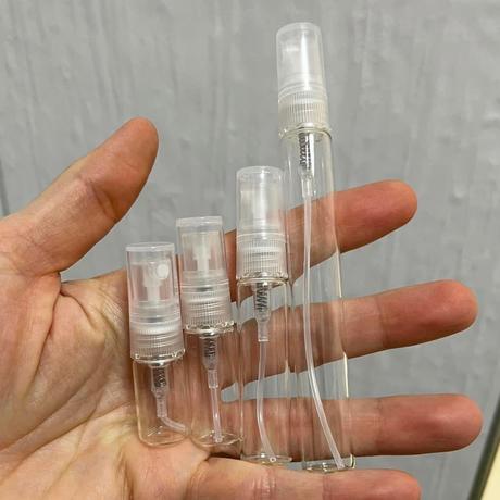 Čerstvé odstreky z parfémov,