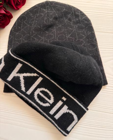 Calvin klein - dve čiapky, calvin klein