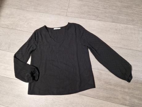 Čierne tričko s transparentnými rukávmi, s