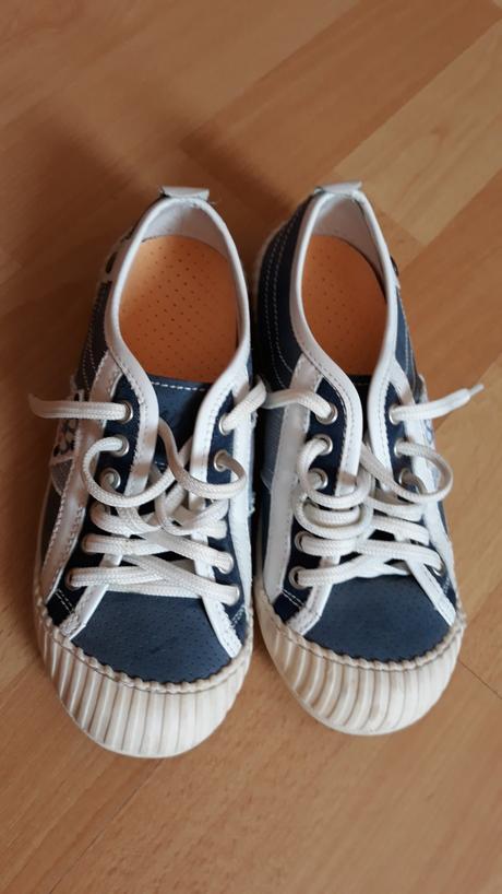 Tenisky, 32