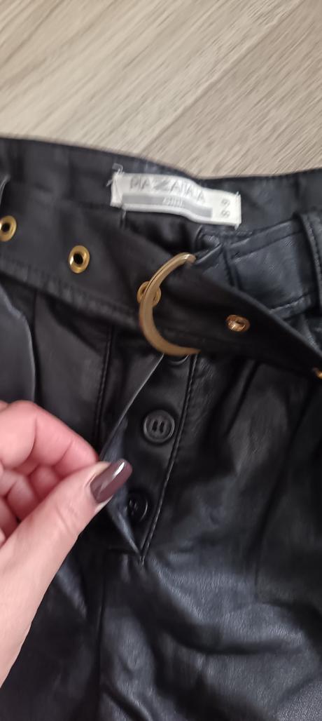 Koženkové kraťasy + tričko s flitrami, piazza italia,134